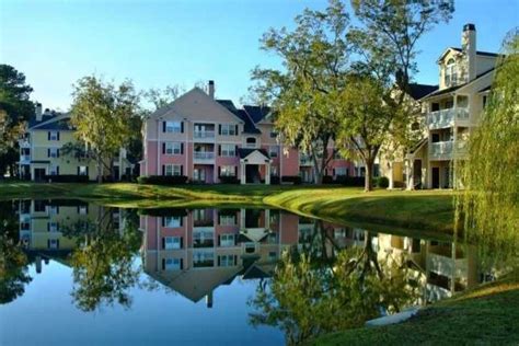  River Oaks is ideally situated away from the hustle and bustle but right around the corner from Hilton Head Island, Old Town Bluffton, Savannah, and Beaufort. Come home to your retreat in nature, taking in the vistas of the Live Oak Trees with Spanish moss that adorn the community. . 
