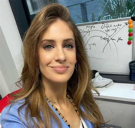 Bianca Nobilo Salary. Being one of the top journalists for CNN, she earns an annual salary ranging from $ 20,000 – $ 100,000. Bianca Nobilo Net Worth. Nobilo has an estimated net worth of between $1 Million – $5 Million which she has earned through her successful career as a News Anchor/Reporter and Correspondent.. 