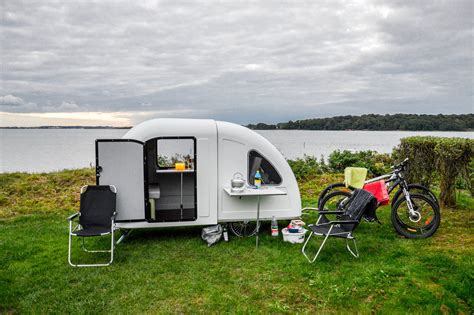 Bicycle camper trailer. Aug 5, 2022 · YouTuber Drew Builds Stuff shows off his fabrication skills in a new video about a camper towable by bike. He ultimately builds a pull-behind camper that weighs 120 pounds. It still takes work to ... 