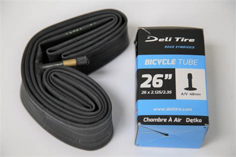 The tube's high quality mold-cured rubber creates consistent thickness without weak spots across the entire tube. The Blackburn bike tire tube also includes a pair of nylon tire levers to make removal and installation simple and easy. The inner tube fits tire widths: 1.1/4 - 1.3/8" and works only with 3-speed bikes. 