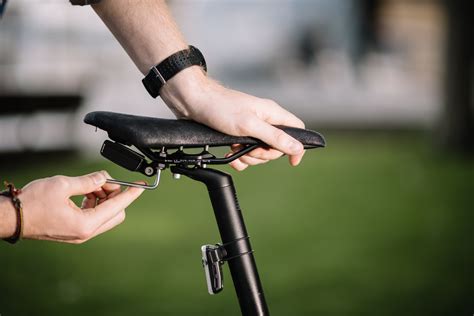 Jul 2, 2019 · Tail it Bike GPS Tracker. Our GPS Trackers uses large ceramic antennas to get locations from satellites. We use a state-of-the-art GPS chipset that use both GPS and GLONASS (Russian) satellites to triangulate location. Our Tail it bicycle tracker also includes a WIFI chipset and WIFI antenna to triangulate locations from WIFI routers indoor and ... . 