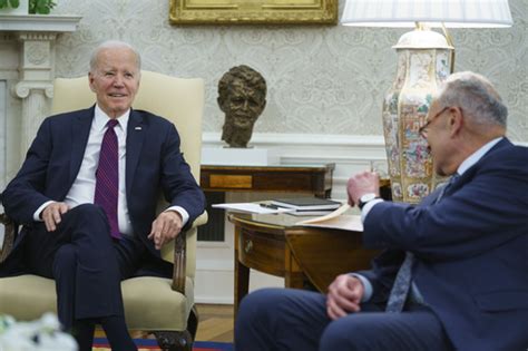 Biden, congressional leaders meet to avert default