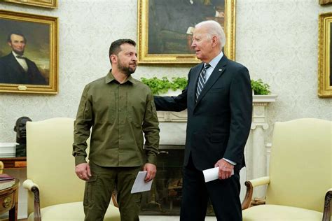 Biden invites Zelenskyy to the White House amid a stepped-up push for Congress to approve more aid