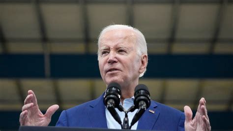 Biden says auto workers need “good jobs that can support a family” in union talks with carmakers