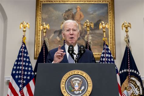 Biden seeks to show stability in bid to avert banking chaos