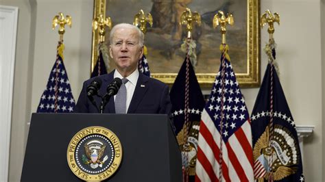 Biden tells Americans to have confidence in banks after collapse