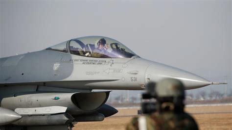 Biden tells G-7 leaders US will support effort to train Ukrainian pilots on F-16s