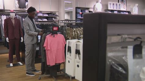 Big Brothers, Big Sisters partners with Fashion Outlets of Chicago to give teens shopping spree ahead of internships