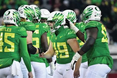 Big Ten grabs Ducks, Huskies and AP source says Big 12 poised to take 3 more from reeling Pac-12