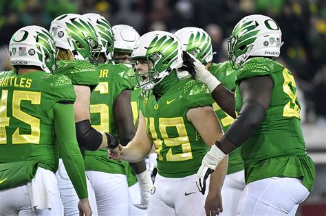 Big Ten grabs Oregon, Washington from Pac-12, dealing another crushing blow to West Coast conference
