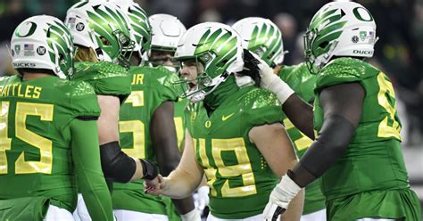 Big Ten has cleared the way for Oregon and Washington to apply for membership, AP sources say