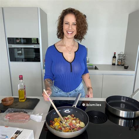 Big Tit Chef Milf Leaks PORN 68 Photos