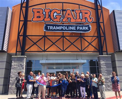 Big air hiram. May 16, 2019 · Big Air Hiram, located at 4471 Jimmy Lee Sith Parkway, Hiram, GA, is the ultimate indoor trampoline park. Nearly 40,000 square feet in size, the new park includes … 