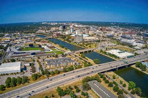 Here are the 10 biggest cities in South Dakota by population: 1. Sioux Falls - 200,243 Cityscape of Sioux Falls at dusk. Accessibility, affordable housing, and low tax rates make Sioux Falls a great city to call home. In addition, Sioux Falls is home to three of South Dakota's top ten public schools, earning the city strong ratings for its .... 