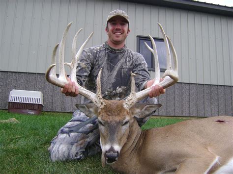Big indiana bucks. The current Indiana state record for a typical whitetail is 195 ⅝ inches, taken by Dave Roberts in 1985. If authorities verify this buck at 212 inches after the drying … 