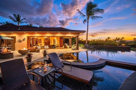 Big island rentals. The single-family homes had a median price of $289,950, but now the single-family median price stands at $499,000. As for condos, they were priced at $259,000 in 2013, and currently, the condo median price is $539,000, according to HIS data. 