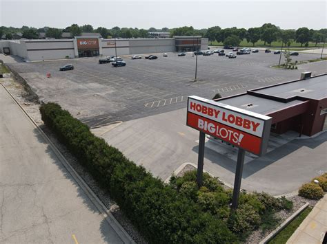 Big Lots & Hobby Lobby | Fond du Lac, WI, Fond du Lac, WI 54935 - Retail Space This listing is located at 616 & 618 W Johnson St in Fond du Lac, WI, 54935. The building incorporates a total of 101,175 SF Class retail space and is situated on a lot that is 6.75 Acre in size. 