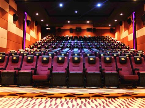 24-Apr-2023 ... The largest movie theater chain in the world is AMC, with a revenue of $3.91 billion and over 11,000 screens. As of 2022, the U.S. movie .... Big movies multiplex