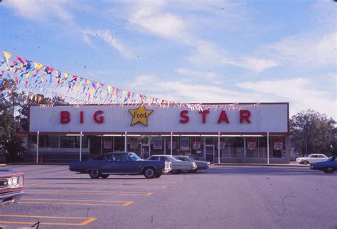 Big star grocery store. The largest grocery store in the U.S. is Walmart, with a year-end sales of $572.75 billion and a market share of 26%. As of 2022, the U.S. supermarkets and grocery store industry has a market size of $818.6 billion. The global grocery store industry is projected to grow at a CAGR of 3.0% through 2030. 