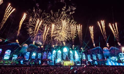 Biggest music festivals. This music festival is located right on the shores of Rosarito Beach, Mexico and will feature dozen of reggaeton's top artists. Between August 11 and 13, Nicky Jam, Ozuna, Becky G, El Alfa, Ivy ... 