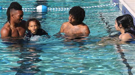 Bijan Robinson teaches swim lessons