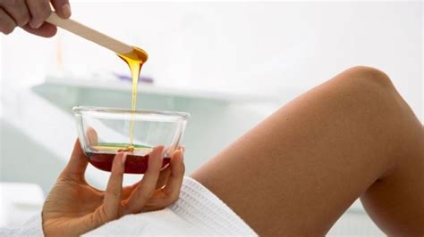 Bikini waxing. Apply the wax. Using a waxing spatula, apply the wax in the direction of hair growth in small sections. Leave for a few seconds to cool slightly. Remove the wax. Rip off the wax against the ... 