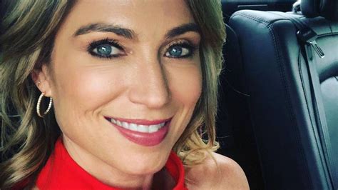 Amy Robach is currently enjoying an exciting adventure in Oz and her latest snapshot shows that her summer style is spot on.. The TV host wowed fans with images from the sandy shores of Australia ...