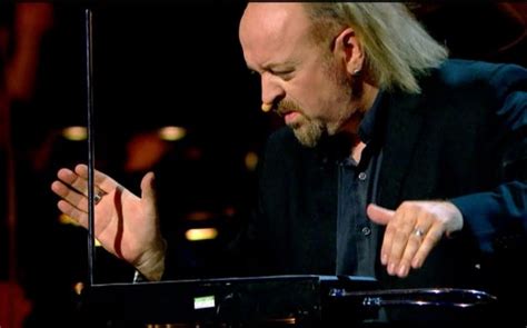 Bill bailey remarkable guide to the orchestra. - Ik omhels je met duizend armen.