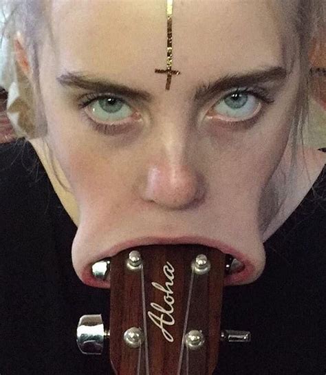 Billie eilish eyes cursed. Eilish and her brother Finneas swept the Grammys in 2020, with Billie donning Gucci for the red carpet and to accept her best new artist trophy. The star wore a glimmering green and black Gucci ... 