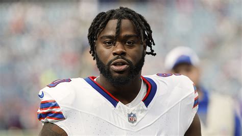 Bills defensive end Shaq Lawson confronts, appears to shove fan during loss to Eagles