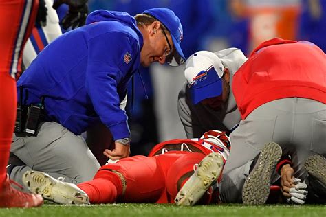 Bills running back Damien Harris suffers neck injury, leaves field in ambulance versus Giants