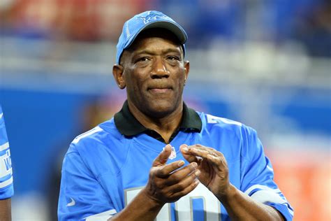 What is Billy Sims Net Worth and Salary? As of 2021, Billy Sims' estimated net worth is $20 million. Throughout his career in the NFL, Sims earned $3.6 million in salary. After his playing career, Sims pursued business ventures and opened several Billy Sims BBQ restaurants, which are now franchises in 11 states in the U.S. Early Life and ...