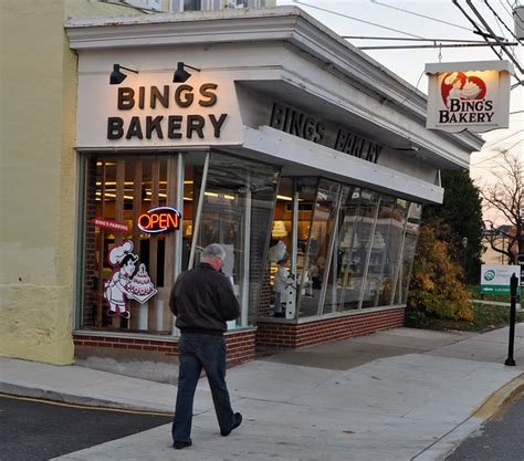 Bings bakery. 7" N.Y. Style Cheesecake. Serves 8-10 