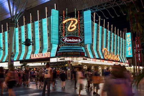 Binions vegas. Don’t get us started. Update (6/14/23): Binion’s shares that the million-dollar display holds $42,000 in $1 bills, $688,000 in $20 bills and $270,000 in $100 bills. The display case weighs 356 ... 