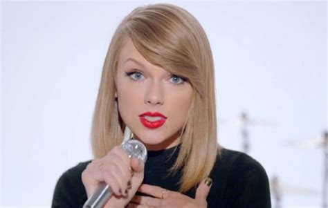 Biografi singkat taylor swift in english