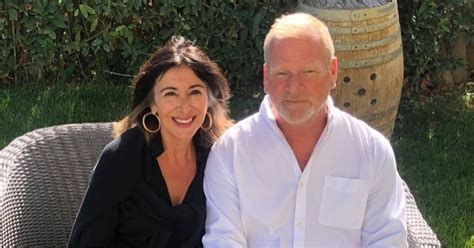 Biography is mike holmes married