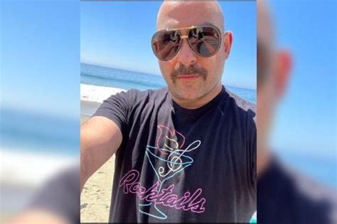 Biography of Ahmet &Uuml;z&uuml;mc&uuml;