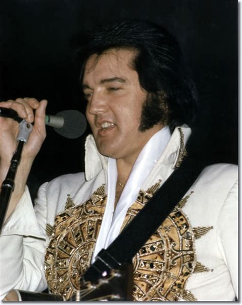 Biography of elvis 1977