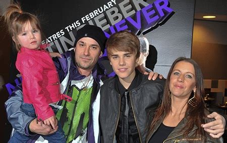 Biography of justin biebers family life