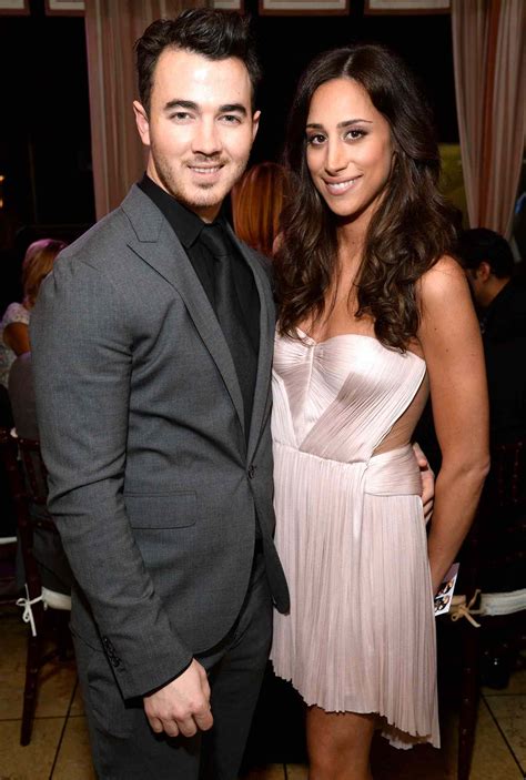 Biography of kevin jonas and danielle