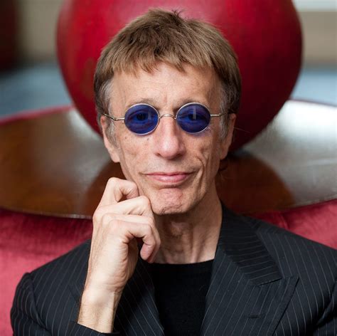 Biography of robin gibb