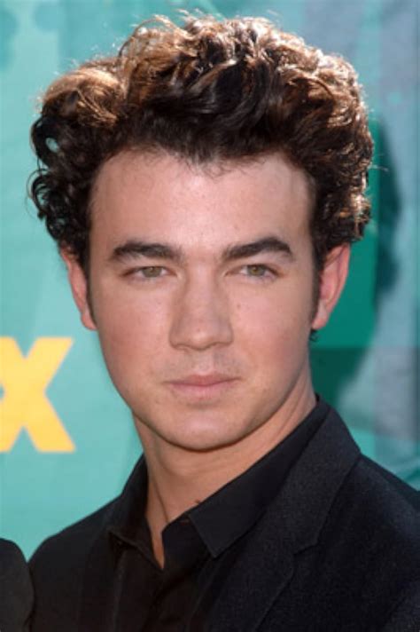 Biography on kevin jonas 2018