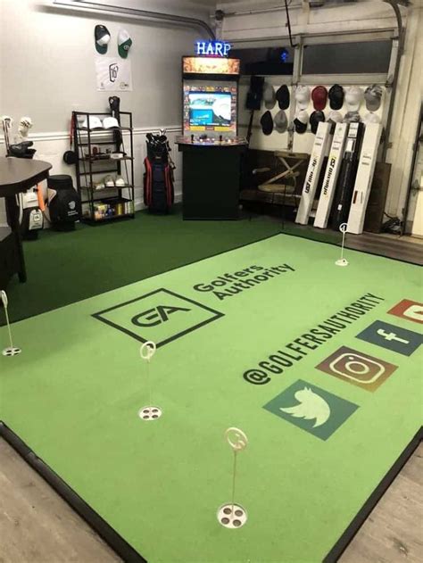 Birdieball putting green. Your laundry doesn't have to be soaked in harmful detergents. Check out these green laundry cleaning tips to clean your clothes naturally. Advertisement Laundry can seem like an en... 