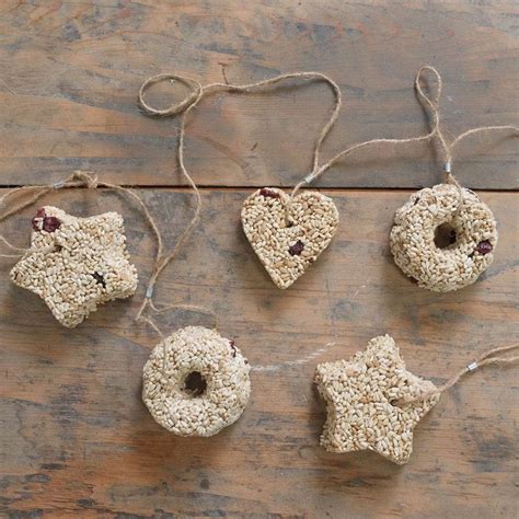 Birdseed Garland & Ornaments Gurney