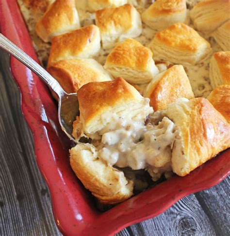 Biscuits and Gravy Casserole – Jamie Cooks It Up