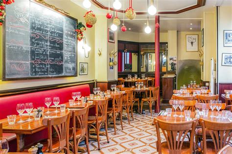 Bistro café. Bistros date back to the 1800s. While the bistro has a French origins, the name may actually have a Russian origin — specifically dating back to the Napoleonic wars when the Russians invaded ... 