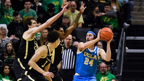 Bittle propels Oregon to 75-61 victory over Montana