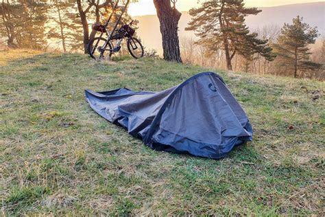 Biwak Vergleich: Outdoorresearch Helium Bivy und …