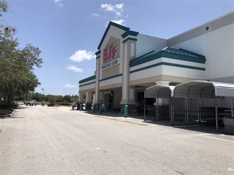 At the time, BJ's Wholesale Club owns 1 location in La Vergne, Tennessee. You're never too far from more BJ's Wholesale Club locations! You can find additional branches close by: Mt. Juliet, TN (13.18 miles away) Madison, AL (90.91 miles away) Woodstock, GA (174.75 miles away). 