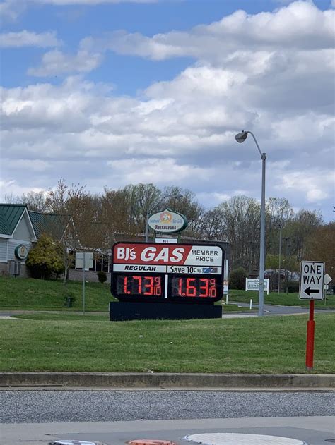 Bjs abingdon gas price. BJ's in Akron, OH. Carries Regular, Premium. Has Membership Pricing, Pay At Pump, Air Pump, Membership Required. Check current gas prices and read customer reviews. Rated 4.4 out of 5 stars. 